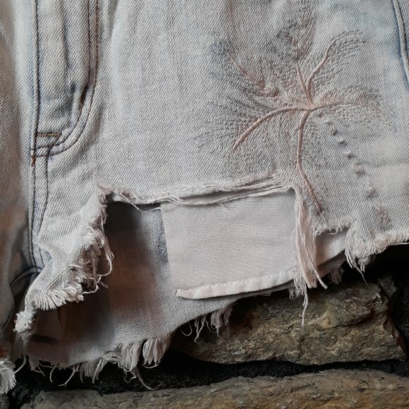 American Eagle Outfitters factory distress summer shorts sz 6 - Picture 2 of 9